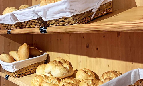 frisches selbstgebackenes Brot in Wegberg bei Biohof Müller