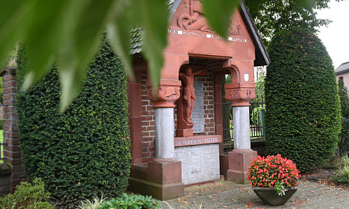 Dorfausschuss Wegberg Merbeck / Kreis Heinsberg / NRW | Aktion Blumen am Kriegerdenkmal