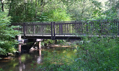 Über die Schwalm eine Brücke unter vielen nach Lüttelforst, von Merbeck aus in Region Lüttelforst in Gemeinde Schwalmtal im Kreis Viersen